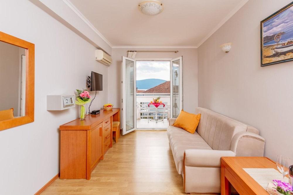 Apartments Perper Tivat Exterior photo